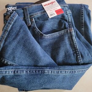 NWT MENS SZ 34X30 Wrangler Classic Indigo Relaxed Jeans